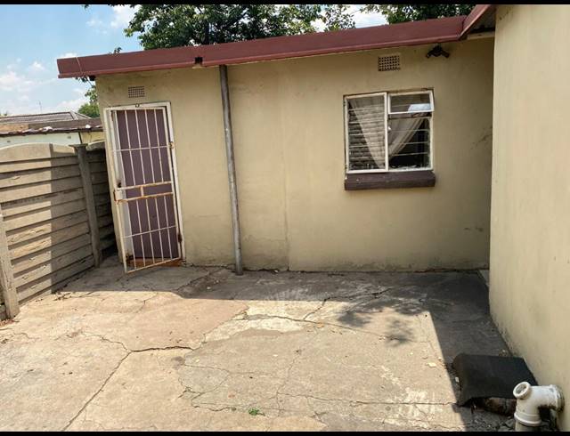 20 BEDROOM HOUSE FOR SALE IN VEREENIGING CENTRAL